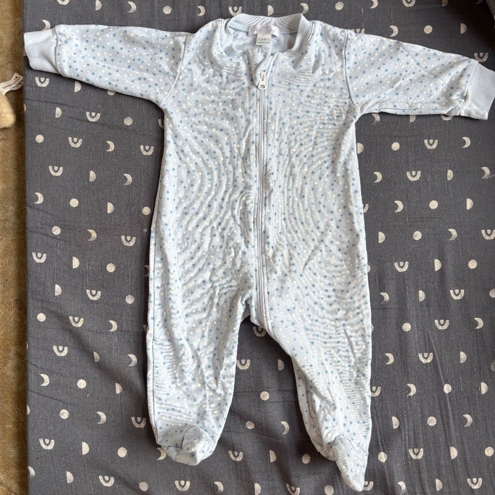 NWOT Kissy Kissy Moon and Star Footies (3-6M)